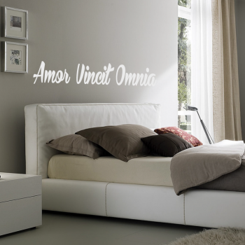 Väggtext Amor Vincit Omnia